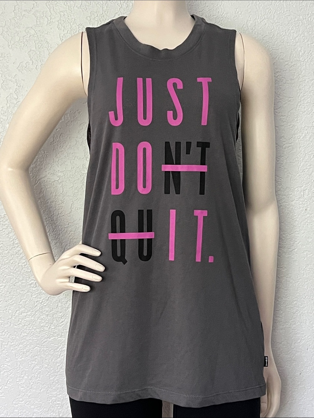 Nike Just Don’t Quit Muscle Tank Women’s Medium Gray Pink Workout Gym Top
